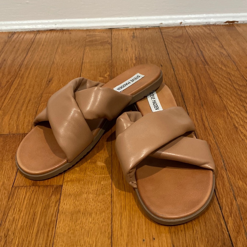 Steve Madden Tan Crossover Sandals